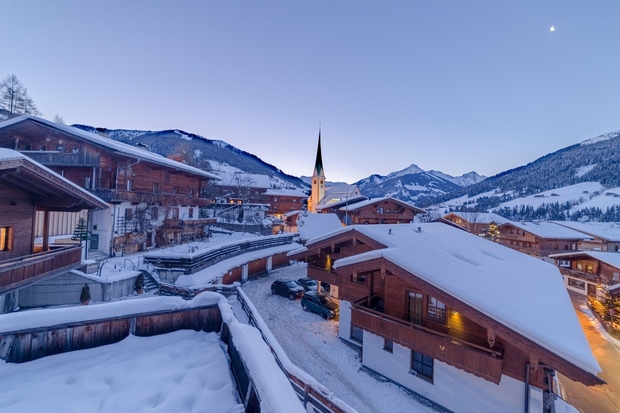 Alpbach, Avstrija Ponosno nosi naziv najlepše vasice v Avstriji, a velja tudi za vasico mislecev. Posebnost so hiške, vse, tudi …
