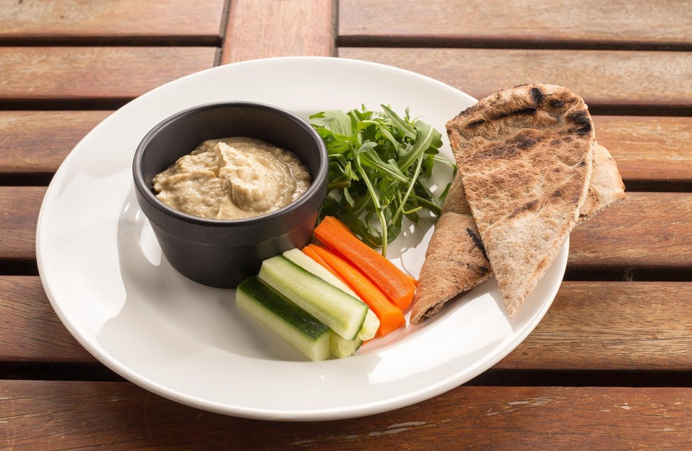 Humus je priročen kot prigrizek ali zdrava malica in tudi zajtrk. Posipajte ga po prepečencu in se opremite z beljakovinami, …