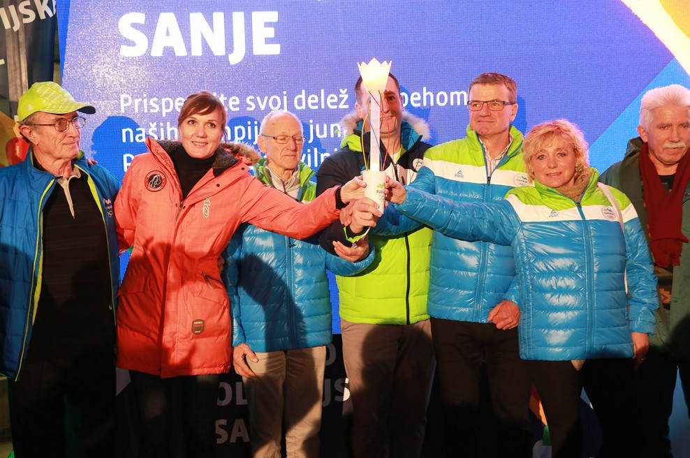 #slovenskabakla je prižgana! (foto: Helena Kermelj)