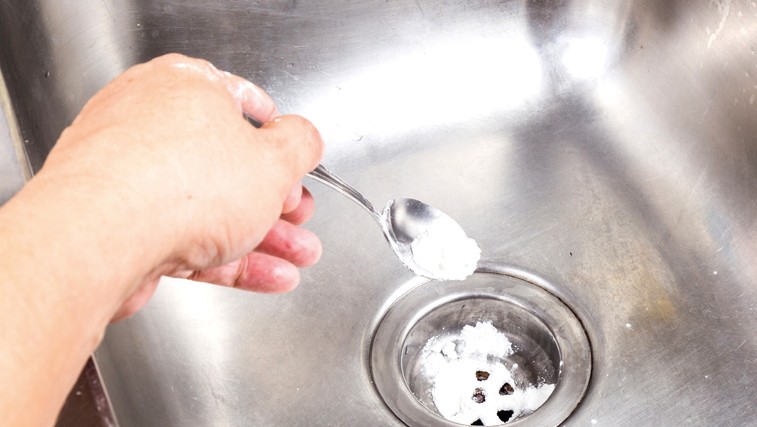 Soda bikarbona reši vse  zagate – od zgage do prehlada in zamašenega  odtoka (foto: Shutterstock)