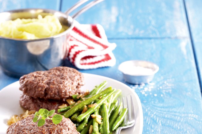 Hamburger s čebulno omako