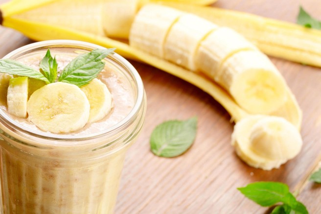 Bananin smuti za po treningu (z beljakovinami in zdravimi maščobami)