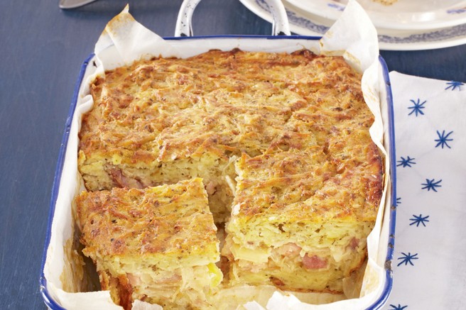 Krompirjeva pita s kislim zeljem