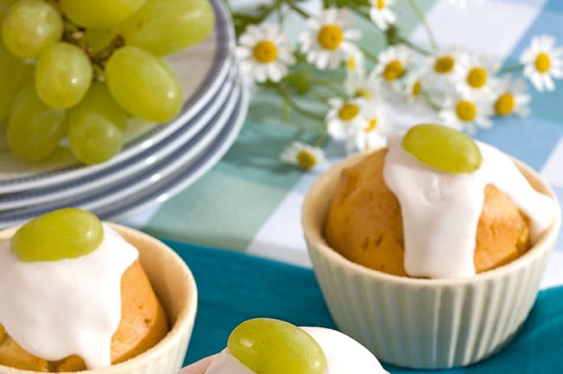 Mafini z grozdjem in belo glazuro (foto: Profimedia)