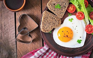9 razlogov, zakaj bi morali VSAK DAN pojesti 2 jajci
