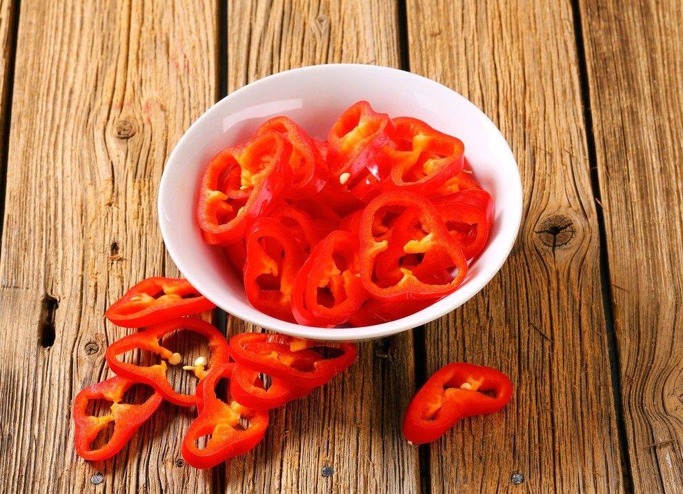 Rdeča paprika Paprika vsebuje vitamin C, ki bo poleg ščitenja kože pred sončnimi žarki poskrbel tudi za gube in nekatere …