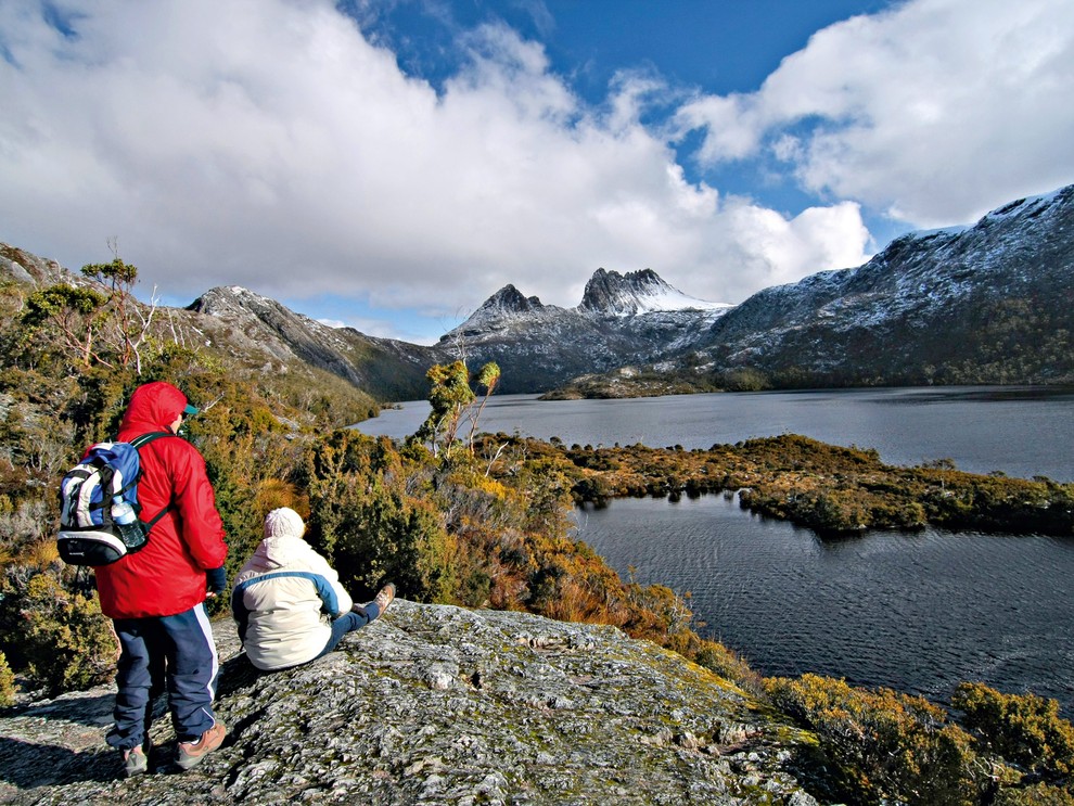 OVERLAND TRACK Tasmanija, Avstralija Divja narava, kakršne ne vidimo več pogosto, je najbolj vidna na 80 kilometrih (treking traja od …