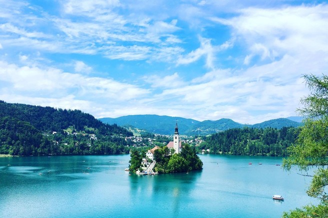 Obujte čevlje in si oprtajte nahrbtnik – Slovenija je raj za pohodništvo!