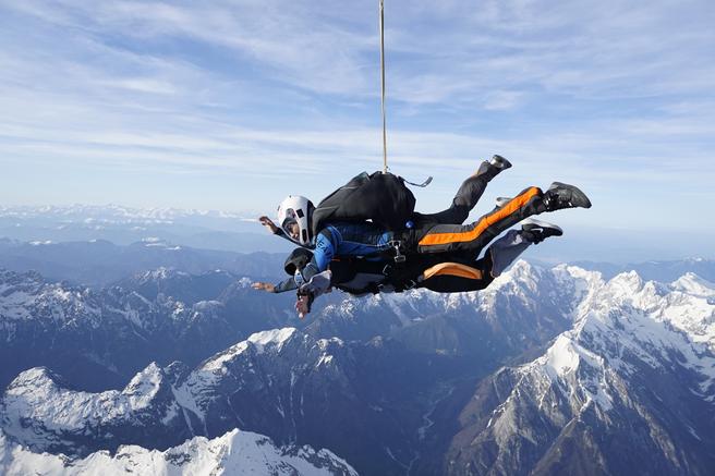 Skydive Bovec - Skok s padalom nad dolino reke Soče
