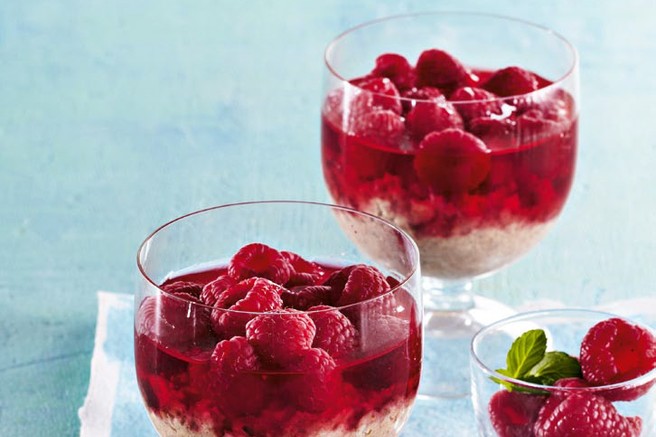 Ajdov desert z malinovim želejem