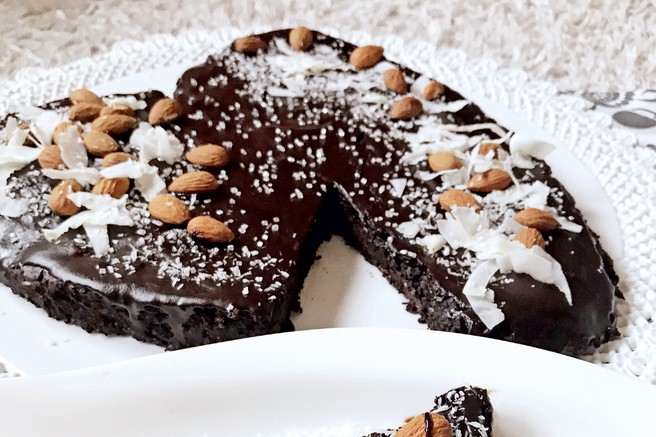 Čoko tortica brez mleka, moke in sladkorja