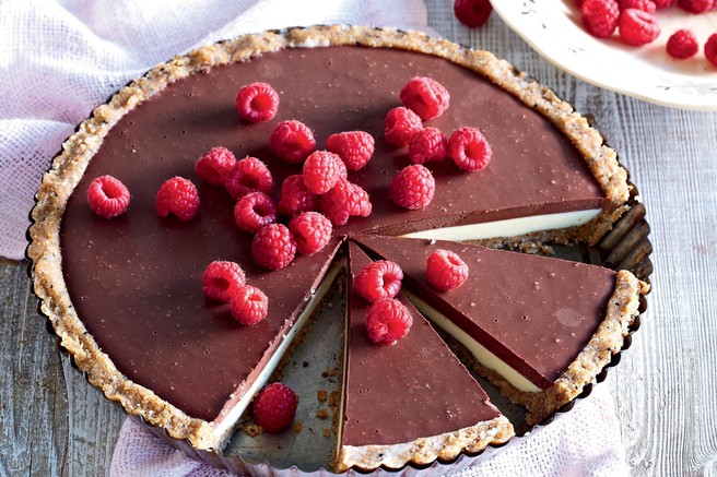 Čokoladna torta z malinami (brez peke)