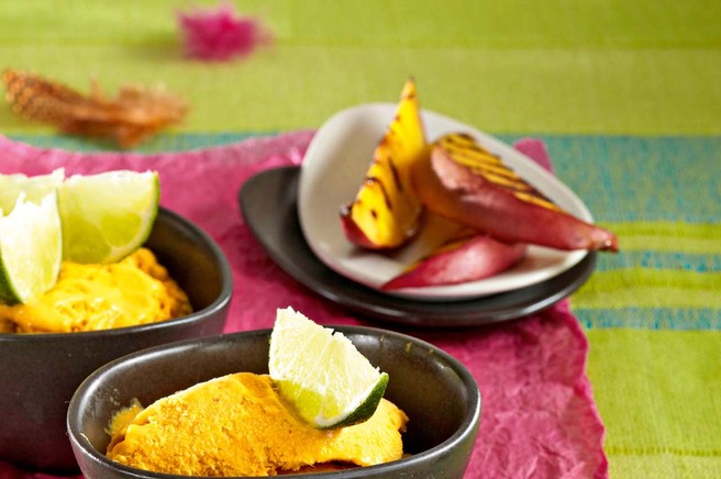 Mango-bananin sladoled s sadjem na žaru