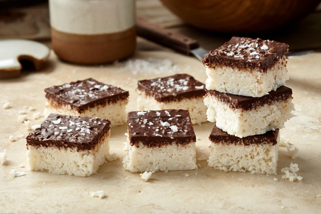 Če obožujete kokos, nujno preizkusite kokosove kocke z mandlji!