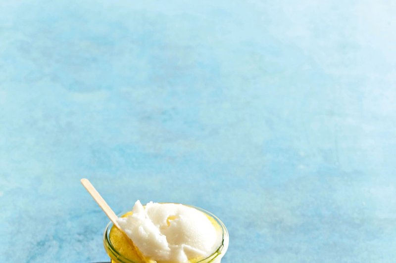 Ananasov sladoled  z limoninim sorbetom (foto: Profimedia)