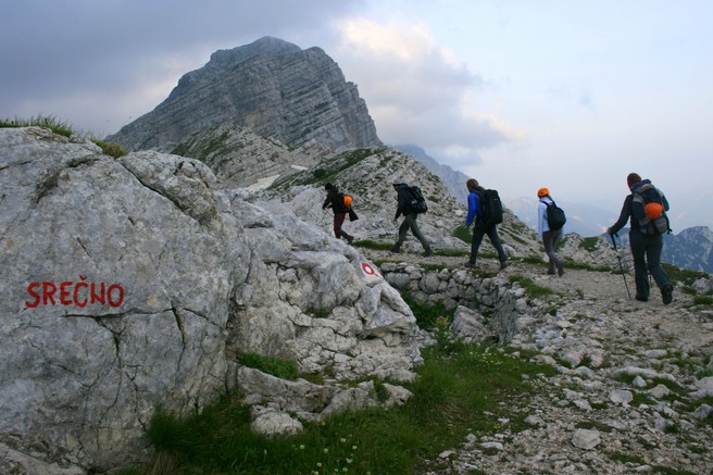 Kako ravnati, če nas v gorah ujame nevihta ali se izgubimo ter kaj vse sodi v nahrbtnik