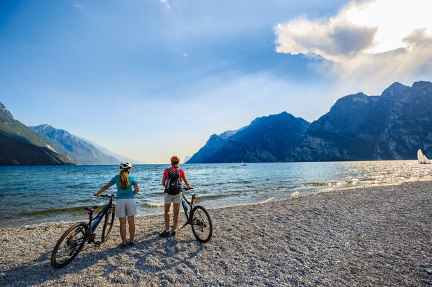 Italija: Enjoy Garda Hotel Ob Gardskem jezeru je veliko zanimivih kotičkov, ki jih je vredno obiskati ne glede na letni …