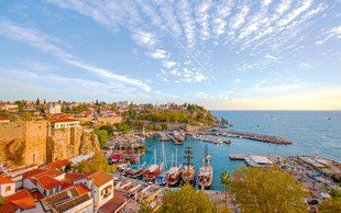 Antalya - mesto, ki ponuja veliko več kot le kopanje v morju