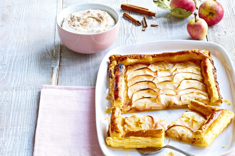 Francoska pita z marcipanom in jabolki (foto: Profimedia)