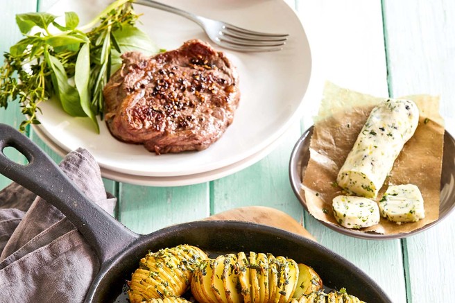 Steak z zeliščnim krompirjem