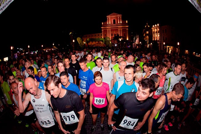 Tekaški spektakel v centru Ljubljane: Nočni tek Ljubljanica!