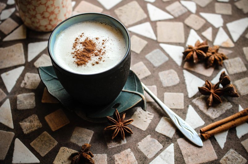 Naredite svojo skodelico kave bolj zdravo (foto: profimedia)