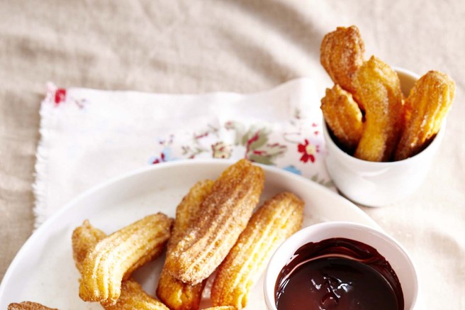 Španski churrosi s čokoladno omako