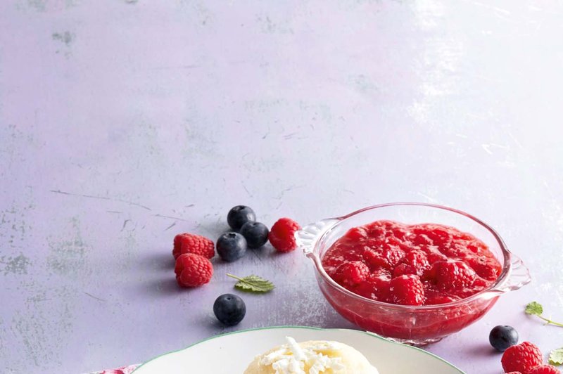 Borovničevi cmoki z malinovo marmelado (foto: Profimedia)