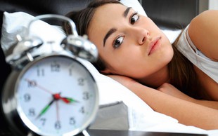 Ura, ob kateri se prebudite, razkriva vzrok za težave s spanjem