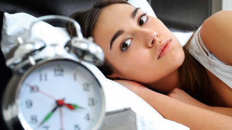 Ura, ob kateri se prebudite, razkriva vzrok za težave s spanjem