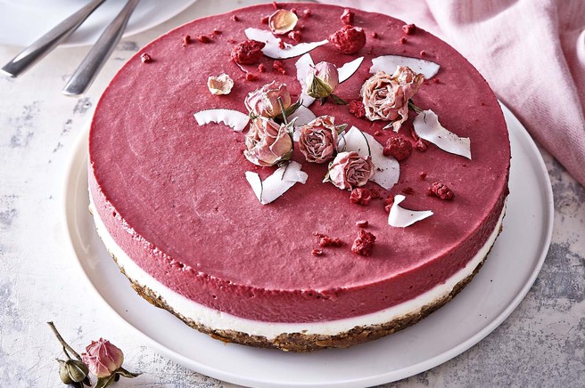 Skutna torta z rdečo peso (brez peke)