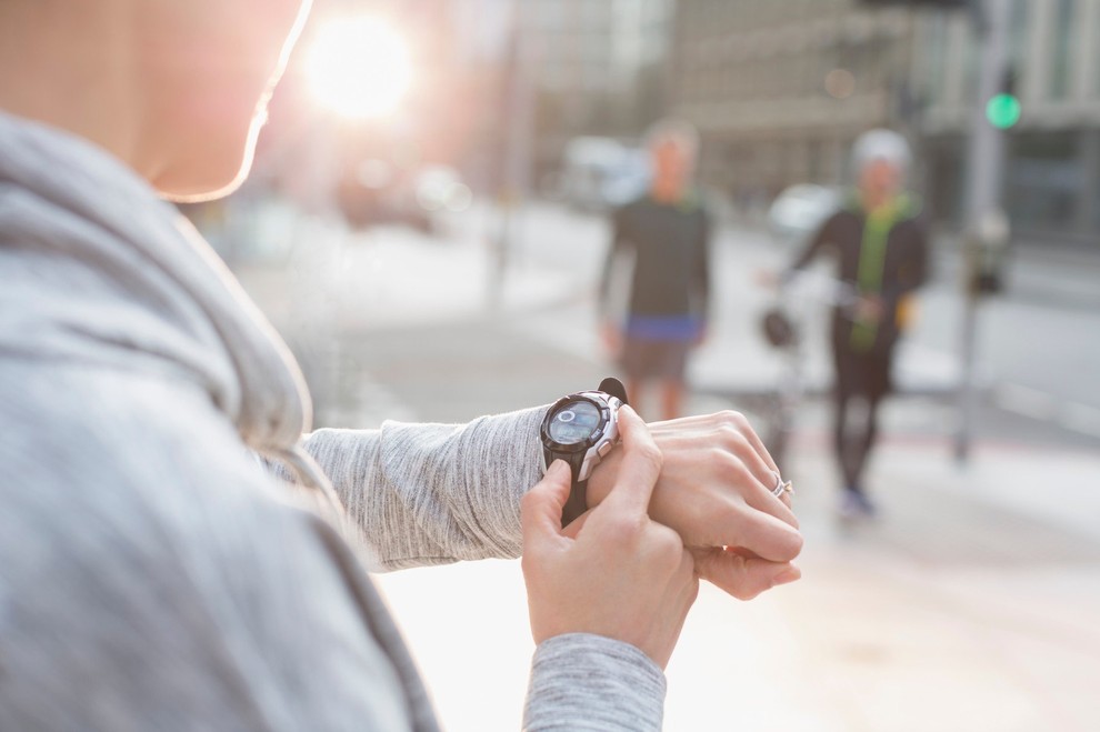 VSAK DAN HITREJŠI Še posebej pred maratonom se trudite, da bi vsak dan tekli malce hitreje. Verjetno že veste, da …