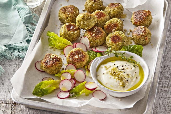 Brokolijeve kroglice s parmezanom in mandlji