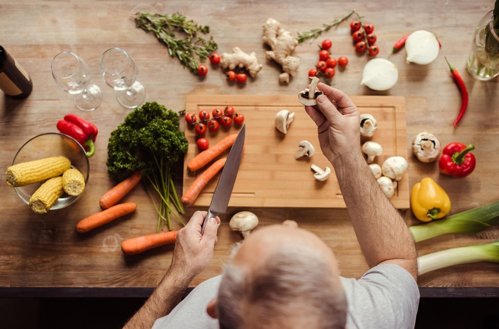 Če ste se pred kratkim odločili za vegansko prehrano, vam morda primanjkuje vitamina B12. Vitamin sodeluje v procesu tvorbe rdečih …