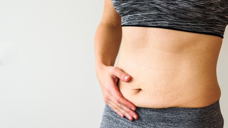 4 dejavniki, ki so krivi za maščobne obročke okrog trebuha (in kako lahko ukrepate) (foto: profimedia)
