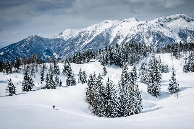 V gore pozimi - napotki in priporočila Planinske zveze Slovenije in Gorske reševalne zveze Slovenije