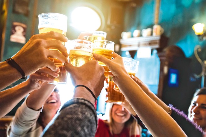Veseli december in alkohol: Kako alkohol vpliva na hujšanje in/ali pridobivanje mišične mase