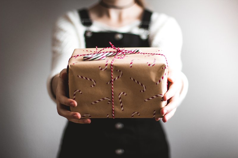 Ali znate sprejeti in pokloniti darilo? (foto: Unsplash)