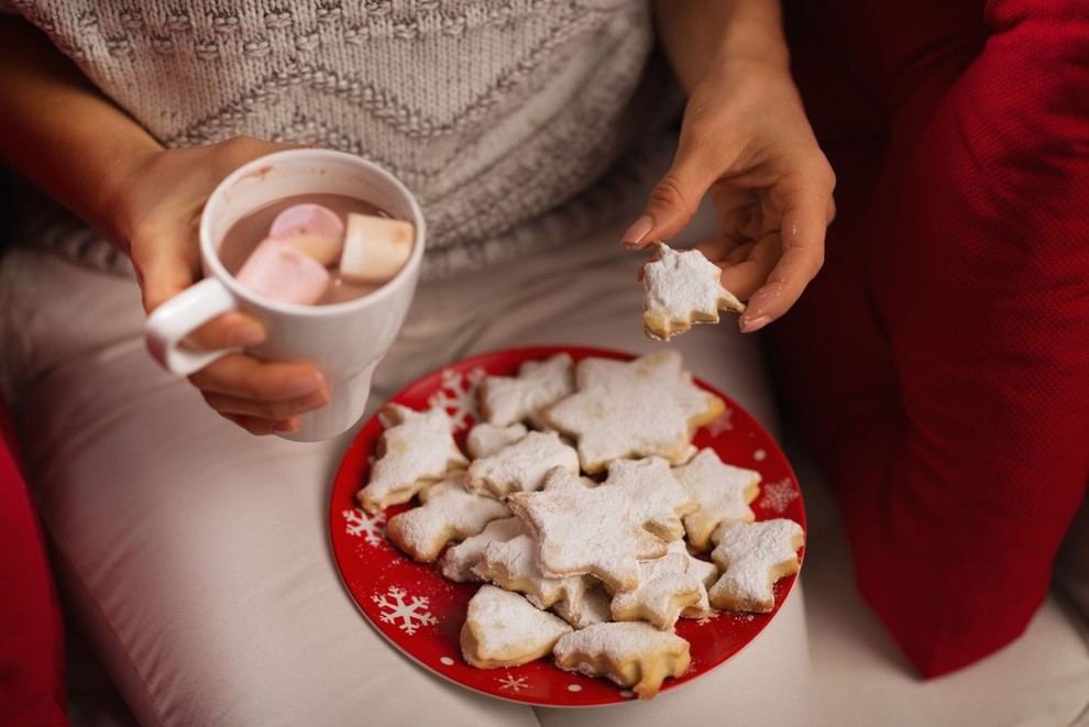 Prazniki Predvsem december namenimo svojim bližnjim, druženja pa običajno pomenijo tudi obložene mize s hrano. Takrat si radi privoščimo kakšen …