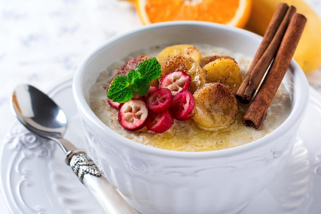 Slasten recept: Eksotična ovsena kaša s pečenimi bananami (+ stvari o banani, ki jih verjetno niste vedeli)