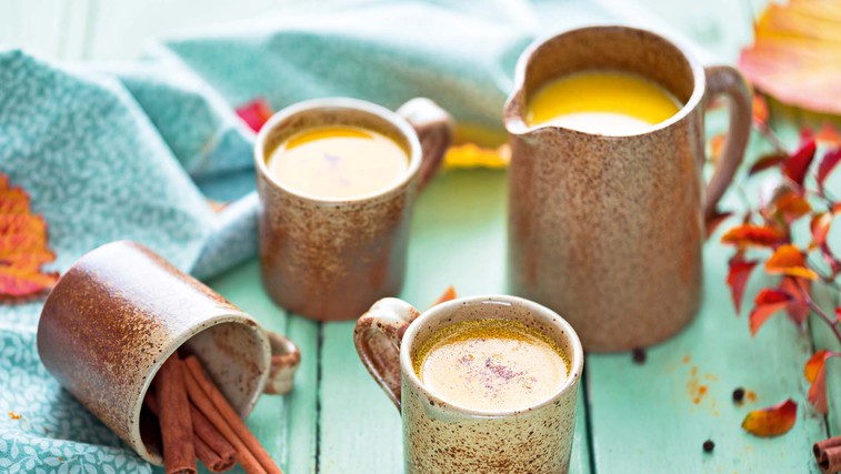 Kako doma narediti cimetov-kurkumin čaj, ki bo pozdravil vnetje (foto: Shutterstock)
