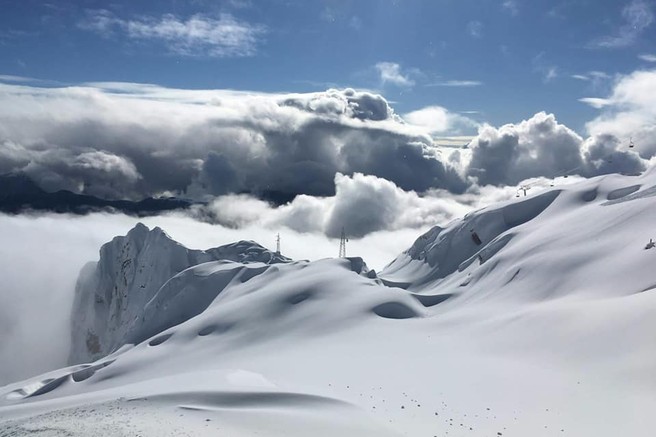 FOTO: Zimska pravljica na Kaninu, kjer je trenutno kar 3 metre snega