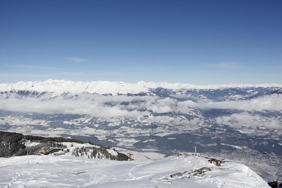 Godleck (2142 m. n. v.) je sicer najbolj poznan po smučanju, vendar je njegov vrh dostopen tudi v preostalih letnih …