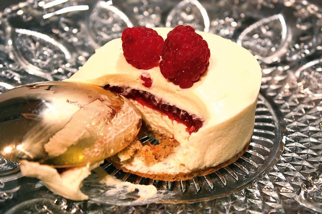 Mousse tortica z jagodno sredico