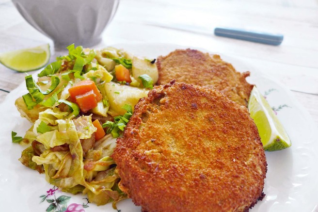Seitan po dunajsko in krompir z ohrovtom