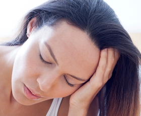 Perimenopavza – kaj se že pred menopavzo dogaja z vašimi hormoni (+ 4 nasveti, kako zmanjšati število simptomov)