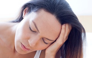 Perimenopavza – kaj se že pred menopavzo dogaja z vašimi hormoni (+ 4 nasveti, kako zmanjšati število simptomov)