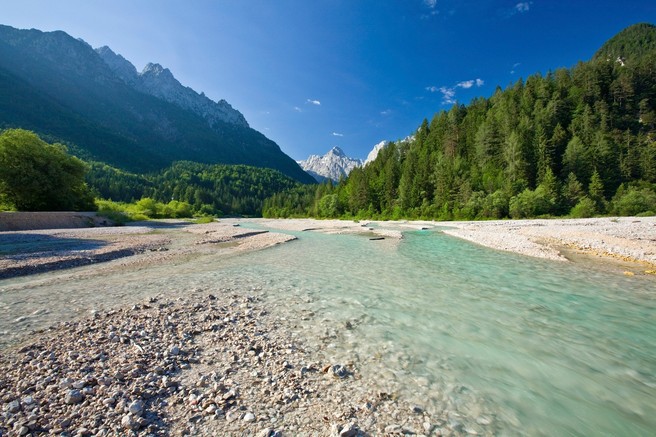 7 naravnih čudes Slovenije, ki jih obiščite to poletje