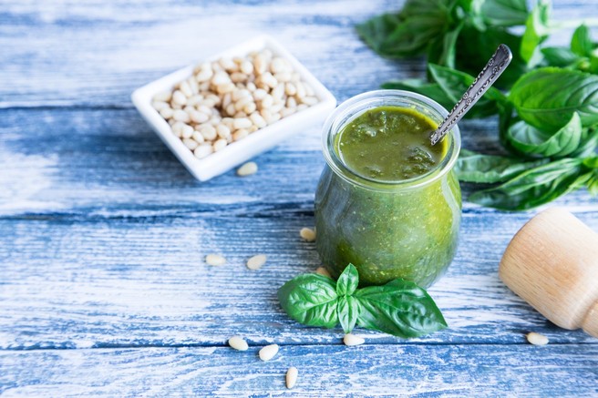 Kako narediti domači pesto (ki bo še boljši od kupljenega)