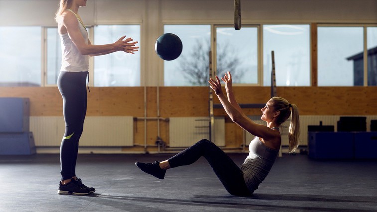 Kardio ali trening z utežmi – kaj bi morali izvajati, da bi hitreje izgubili maščobo na trebuhu? (foto: Profimedia)